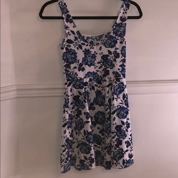 Blue flowers H&M’s dress - Picture 2 of 3